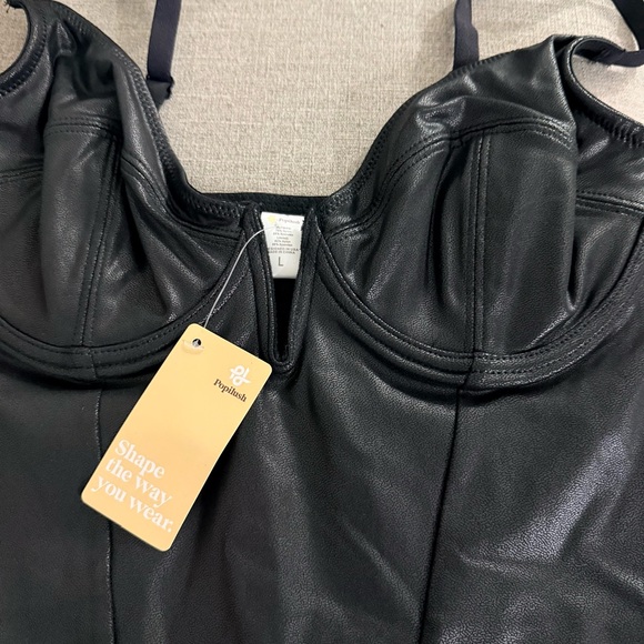 Shapewear Faux Leather
Plunging V Sculpting Corset
Bodysuit. NWT - Picture 5 of 9